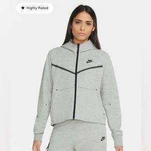 Cropped Nike Sportswear Tech Fleece Windrunner Size Medium